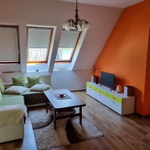 verificați disponibilitatea