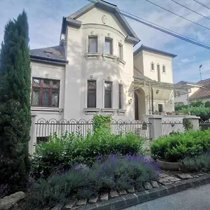 Apartment Kuria With Free Parking, Budapest